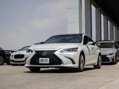 2025 لكزس إي إس 350