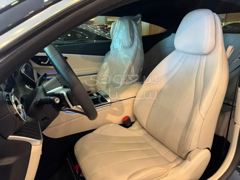 2025 مرسيدس - بنز سي إل إي 200