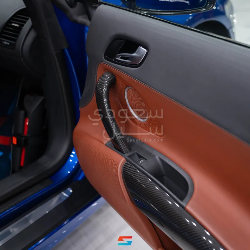 2011 اودي ار 8 في 10 بلس