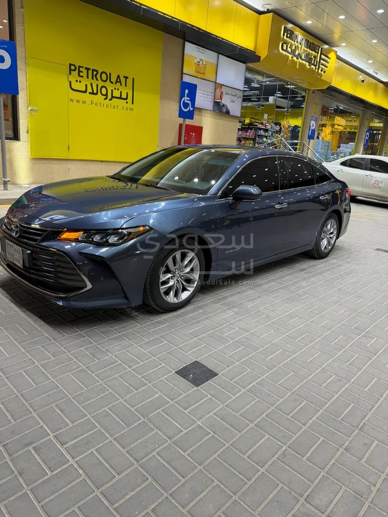 2021 تويوتا افالون اكس ال اي