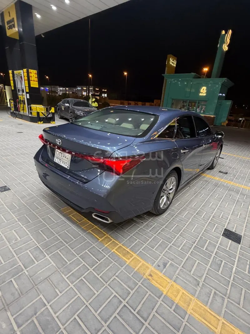 2021 تويوتا افالون اكس ال اي