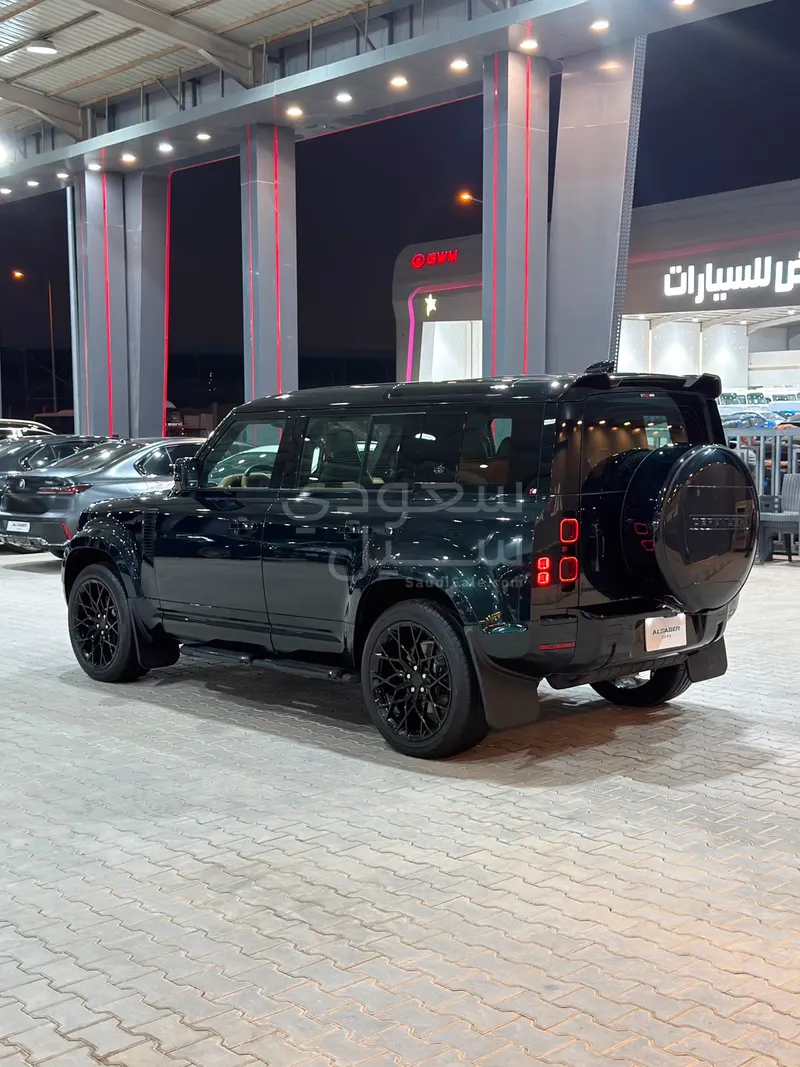 2020 لاند روفر ديفيندر 110