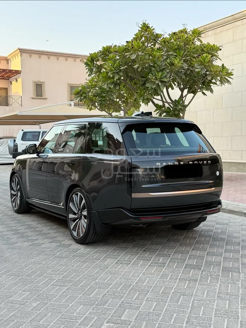 2023 لاند روفر رينج روفر اس في اوتوبيوغرافي