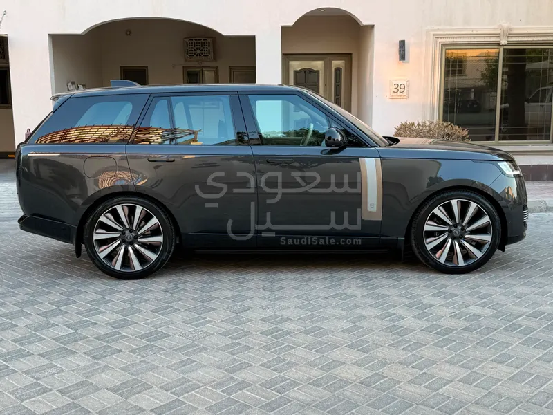 2023 لاند روفر رينج روفر اس في اوتوبيوغرافي