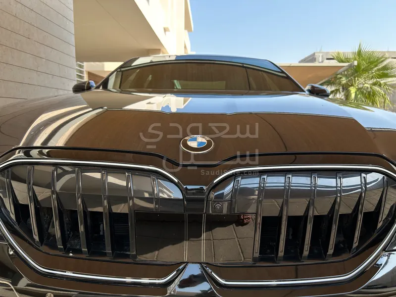 2025 بي ام دبليو الفئة الخامسة 530 إم كت