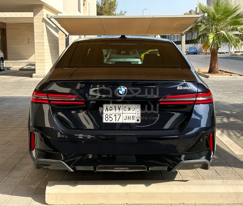 2025 بي ام دبليو الفئة الخامسة 530 إم كت