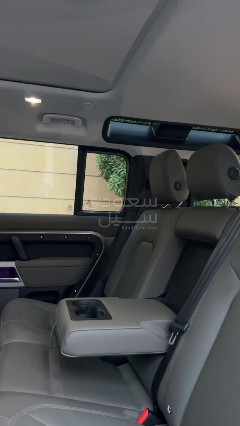 2024 لاند روفر ديفيندر 110 اس اي