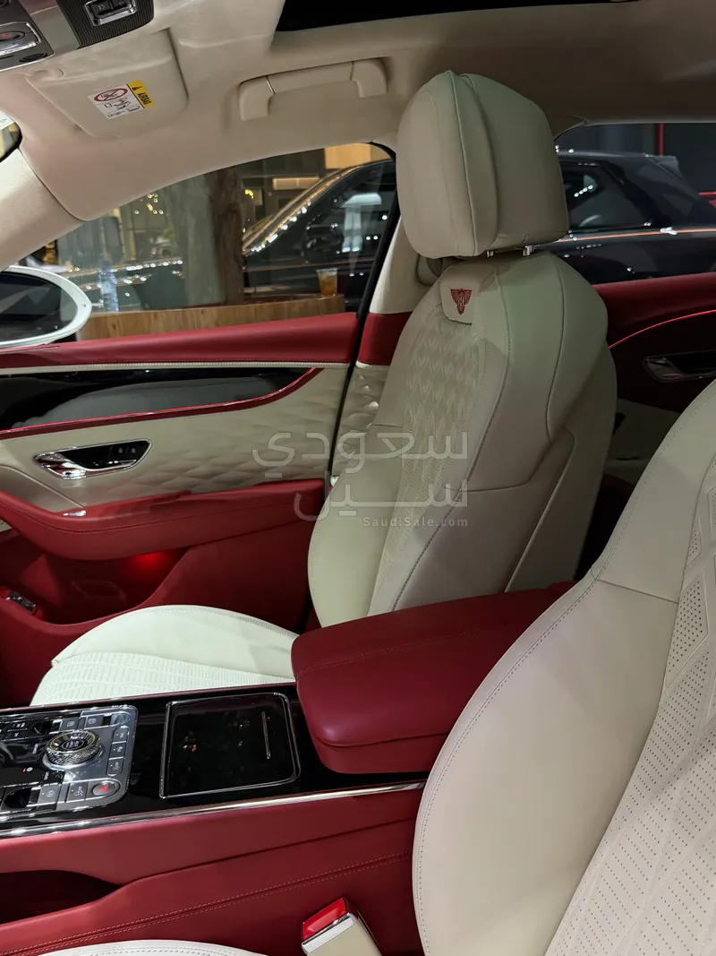2024 بنتلي كونتيننتل فلاينج سبير أزور