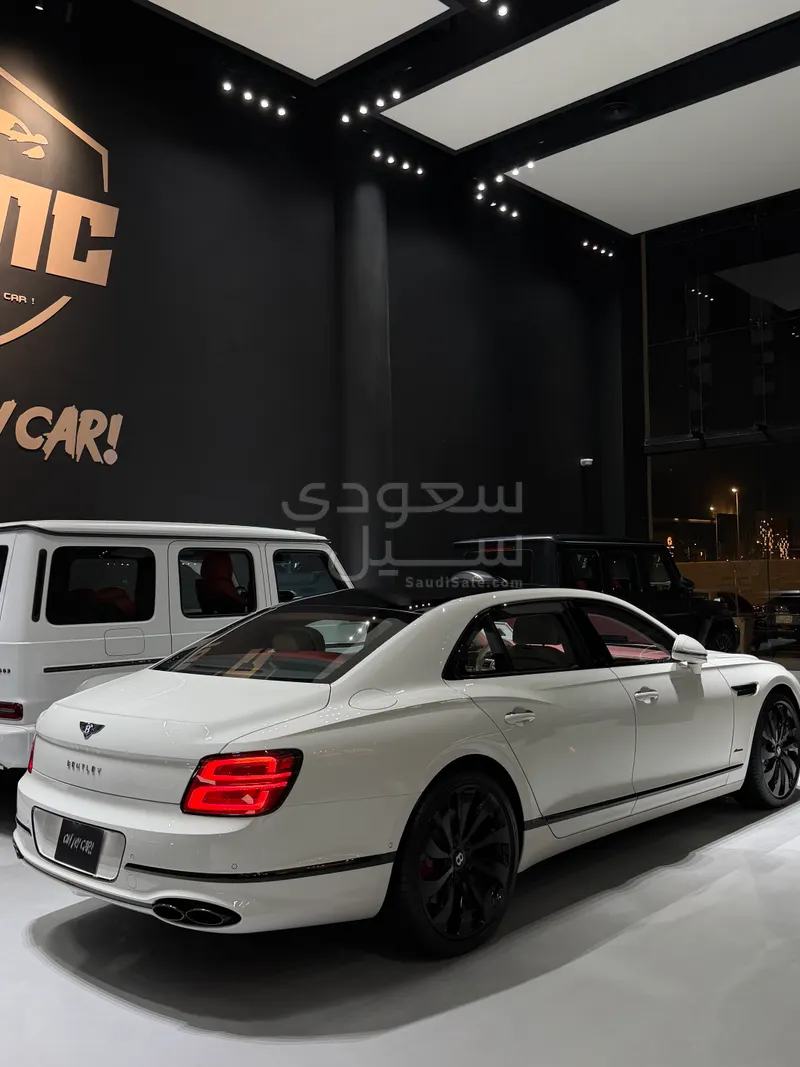 2024 بنتلي كونتيننتل فلاينج سبير أزور