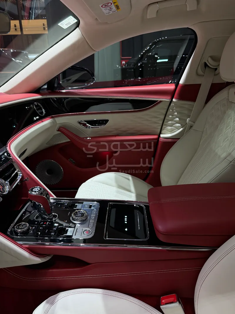 2024 بنتلي كونتيننتل فلاينج سبير أزور