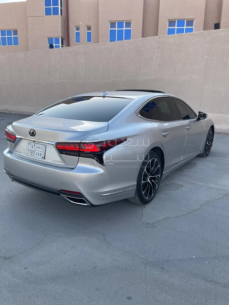 2023 لكزس إل إس 350