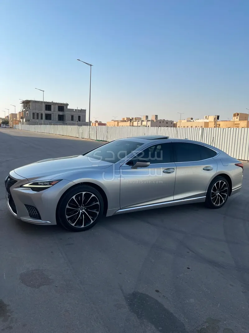 2023 لكزس إل إس 350