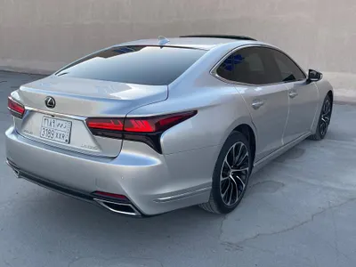 2023 لكزس إل إس 350