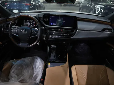 2025 لكزس إي إس 350