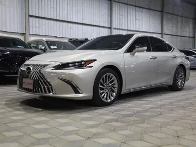 2025 لكزس إي إس 350