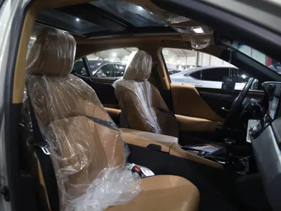 2025 لكزس إي إس 350