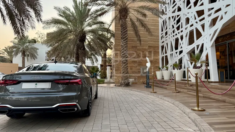 2023 اودي اي 5 40 تي اف اس اي اس لاين