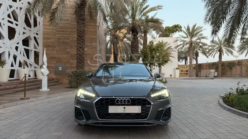 2023 اودي اي 5 40 تي اف اس اي اس لاين