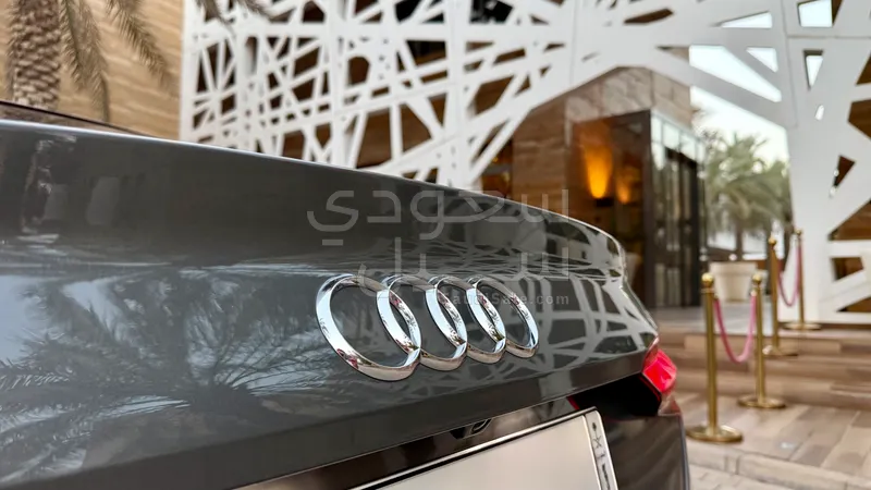 2023 اودي اي 5 40 تي اف اس اي اس لاين