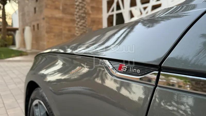 2023 اودي اي 5 40 تي اف اس اي اس لاين