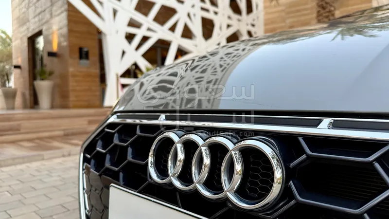 2023 اودي اي 5 40 تي اف اس اي اس لاين