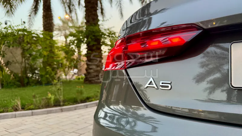 2023 اودي اي 5 40 تي اف اس اي اس لاين