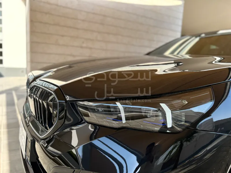 2025 بي ام دبليو الفئة الخامسة 530 إم كت