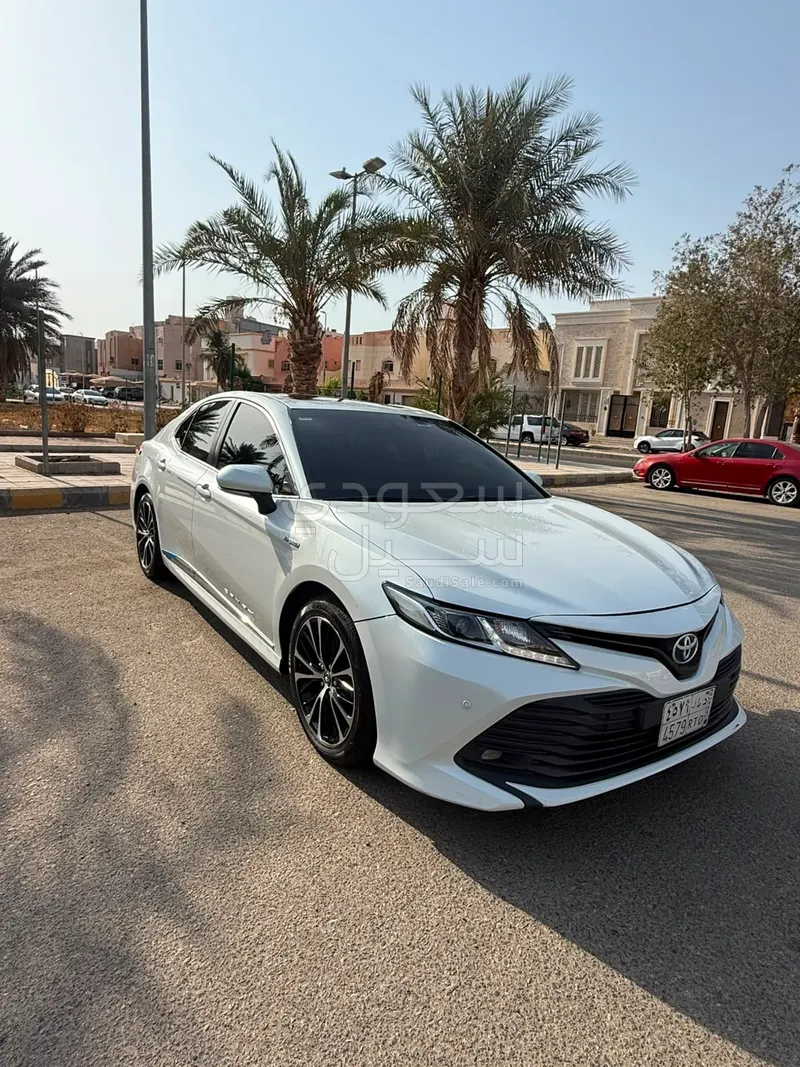 2019 تويوتا كامري جي ال اي