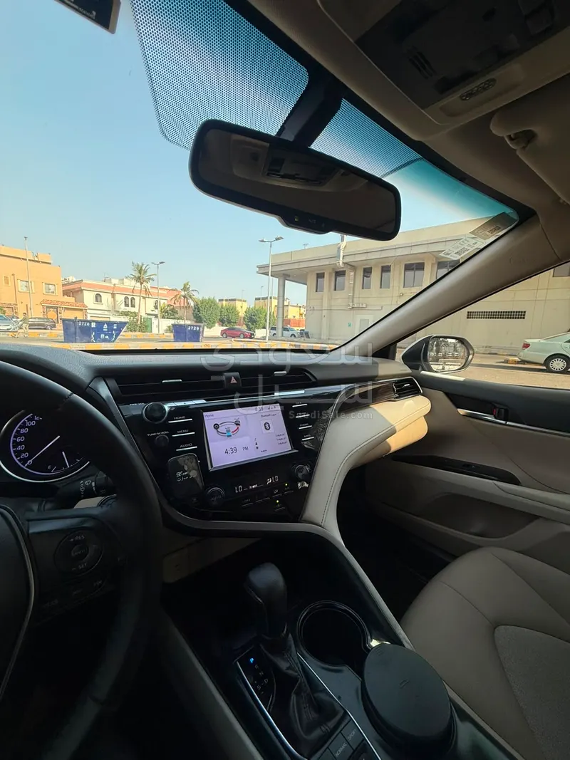 2019 تويوتا كامري جي ال اي