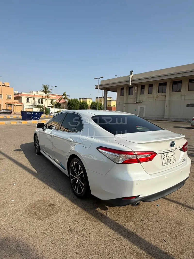 2019 تويوتا كامري جي ال اي
