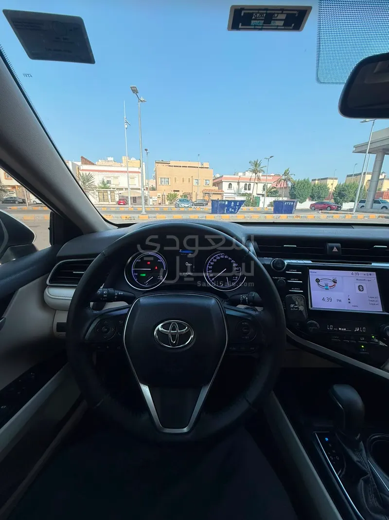 2019 تويوتا كامري جي ال اي