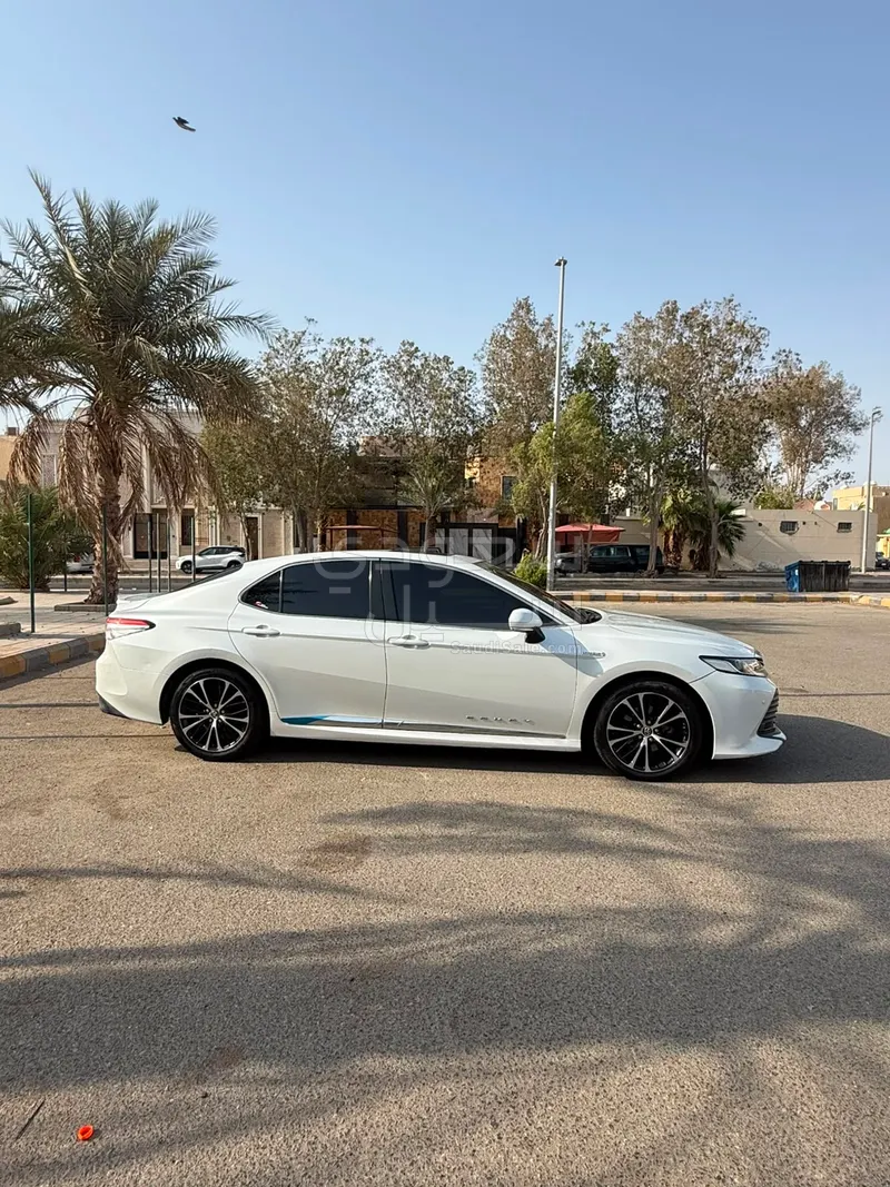 2019 تويوتا كامري جي ال اي