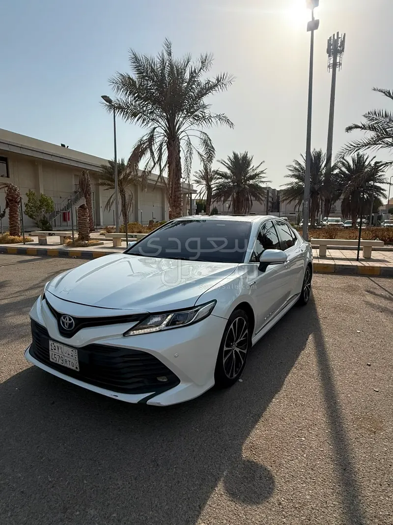 2019 تويوتا كامري جي ال اي