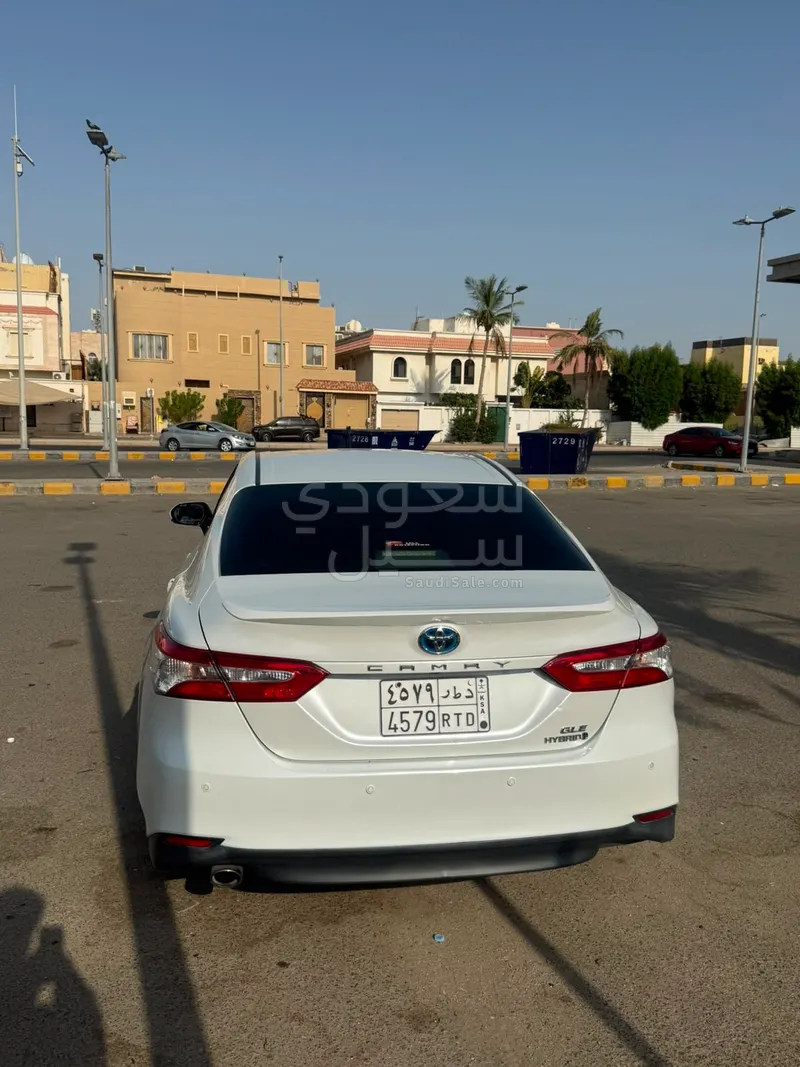 2019 تويوتا كامري جي ال اي