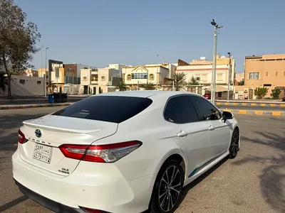 2019 تويوتا كامري جي ال اي