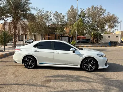 2019 تويوتا كامري جي ال اي