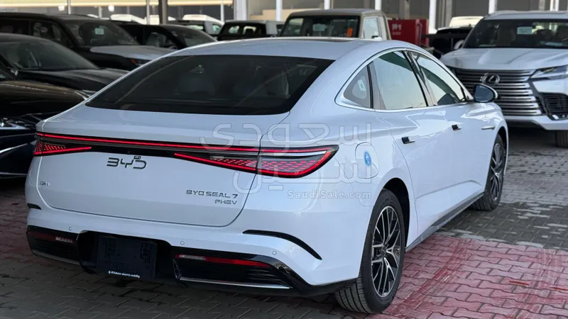 2026 بي واي دي سيل