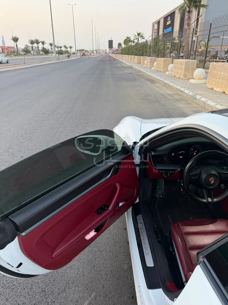 2022 بورش 911 كاريرا 4 اس