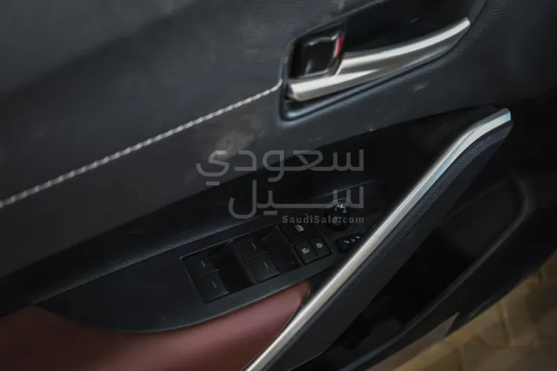 2025 تويوتا كورولا كروس