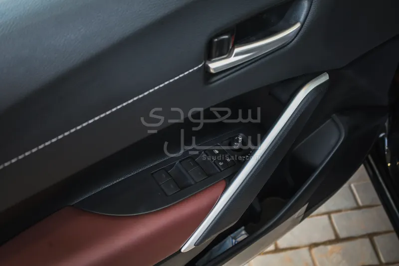 2025 تويوتا كورولا كروس