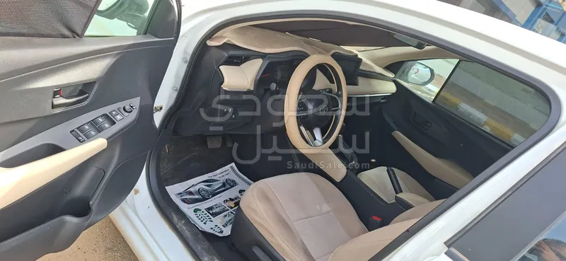 2024 تويوتا ياريس واي