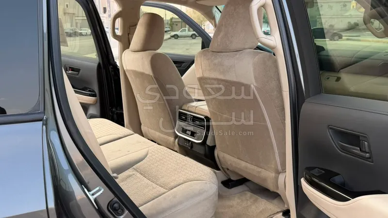 2023 تويوتا لاند كروزر جي اكس ار