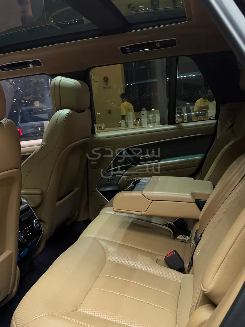2024 لاند روفر رينج روفر فوج
