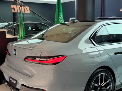 2025 بي ام دبليو الفئة السابعة 735أي