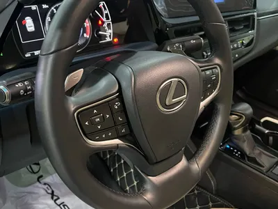 2025 لكزس إي إس 250