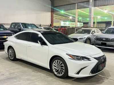 2025 لكزس إي إس 350