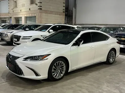 2025 لكزس إي إس 350