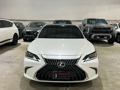 2025 لكزس إي إس 350