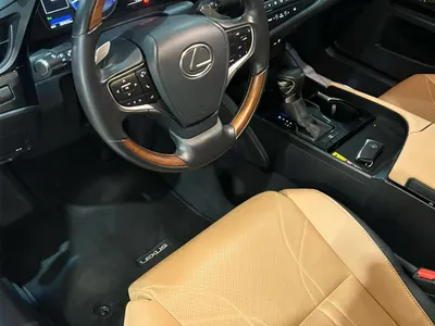 2025 لكزس إي إس 350