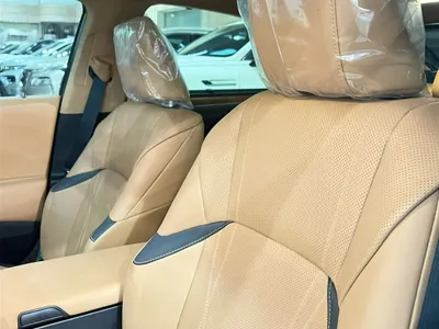 2025 لكزس إي إس 350